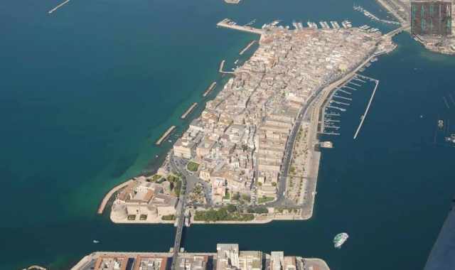 La bellezza nascosta di Taranto vecchia: una piccola isola abbandonata al degrado